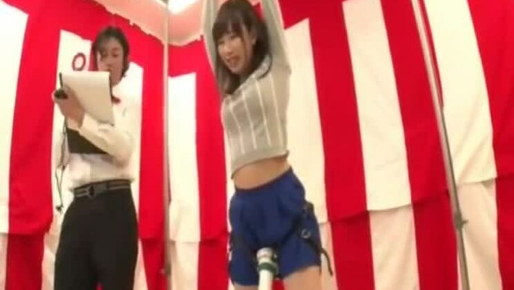 Wunderschöne asiatische Schlampe