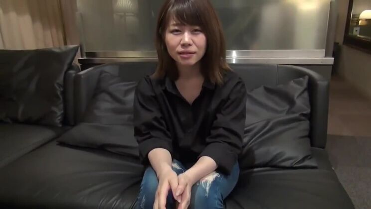 Hübsche asiatische Schlampe