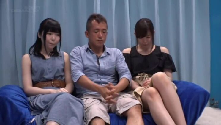 Hübsche, vollbusige japanische Schlampe