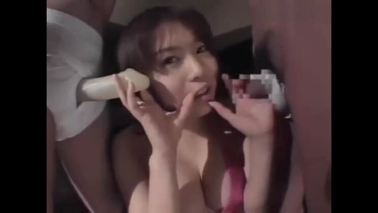 Wunderschöne, vollbusige orientalische Frau