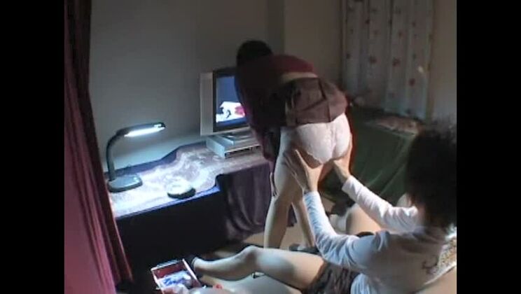 Atemberaubende Japanerin wird in Amateurpornovideo gefickt