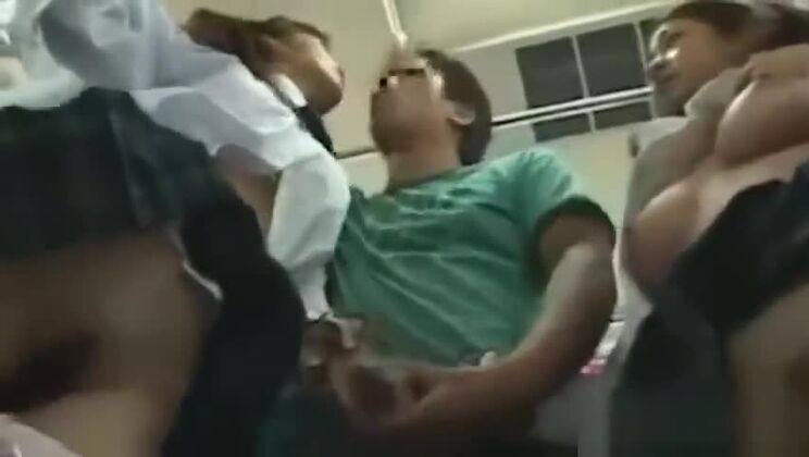 Verführerisches asiatisches Mädchen