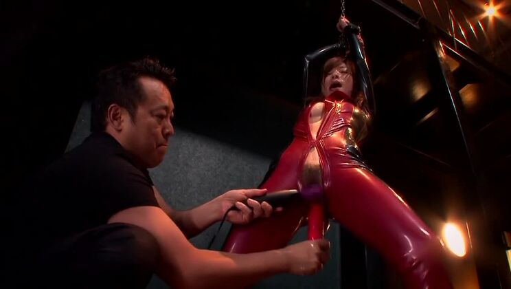 Die sinnliche, üppige Japanerin Kaho Kasumi in einem fantastischen Latex-Pornovideo