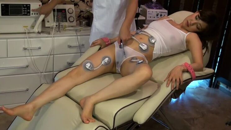 Saftige orientalische Hure tritt in einem erstaunlichen Amateur-Sexvideo auf