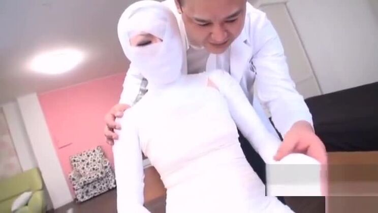 Verführerische Japanerin in einem wunderschönen Fetisch-Sexvideo