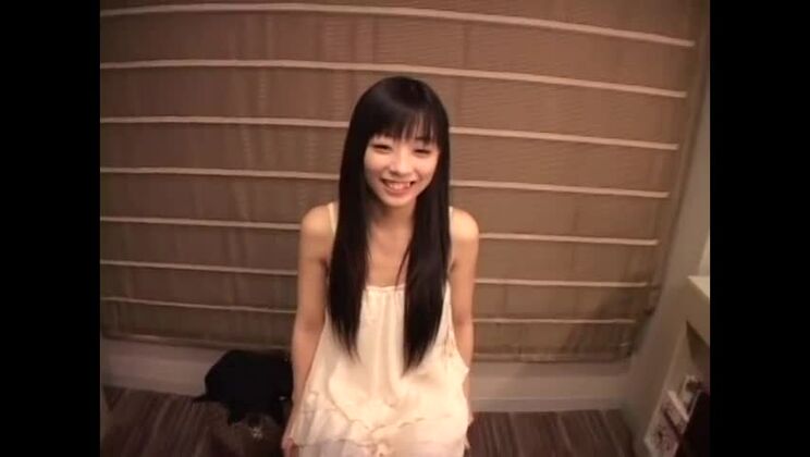 Erstaunliche, flachbrüstige japanische Freundin