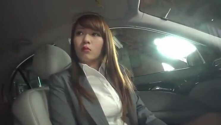 Unglaubliche orientalische Schlampe nimmt eine Spermadusche