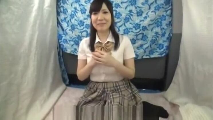 Hübsche orientalische Schlampe in Fetisch-Sexvideo