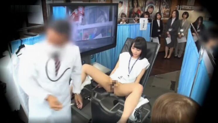 Heißes, üppiges japanisches Mädchen