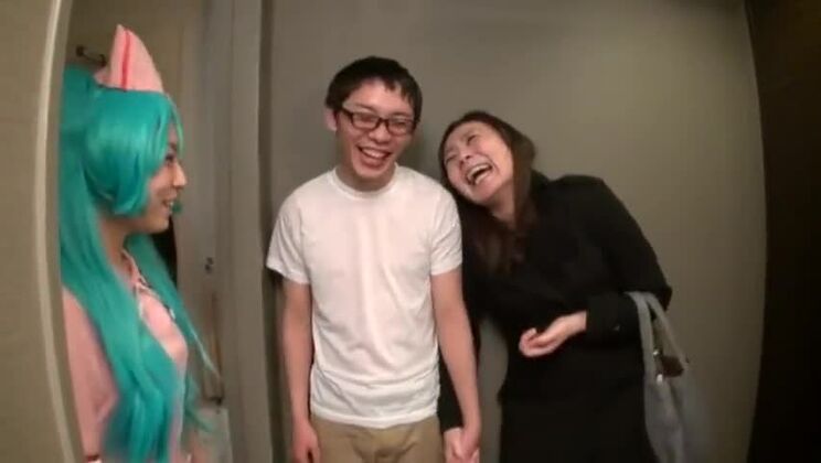 Honigsüßes asiatisches Mädchen in einem perversen Sexvideo