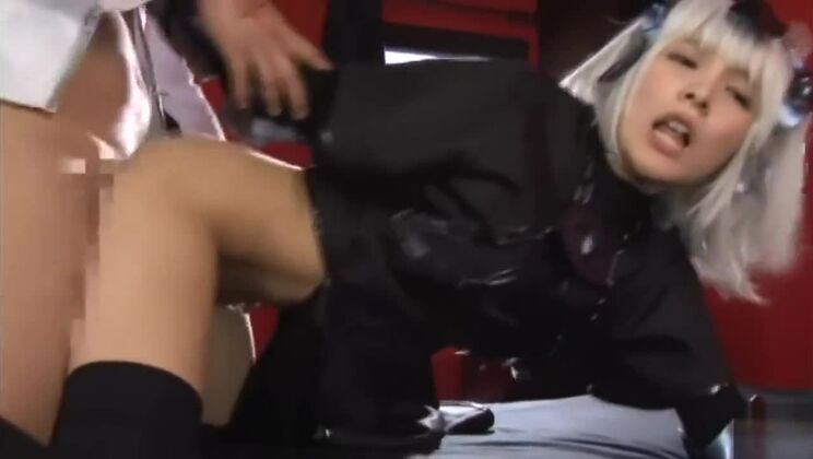 Entzückende, vollbusige japanische Schlampe