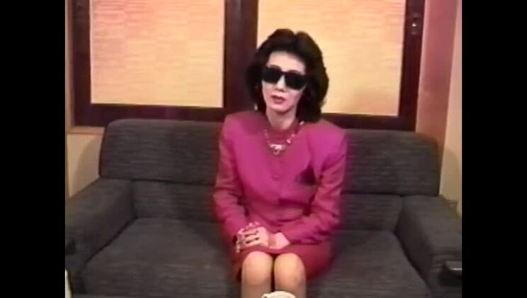 Hübsche japanische Schlampe