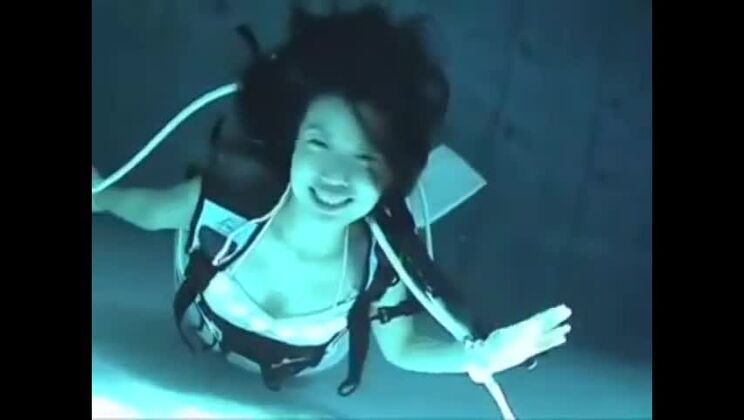 Attraktive Japanerin erlebt ein heißes XXX-Cosplay