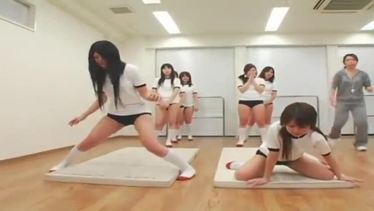 Honigsüße japanische Hure mit einem wundervollen Gesichtsspritzer