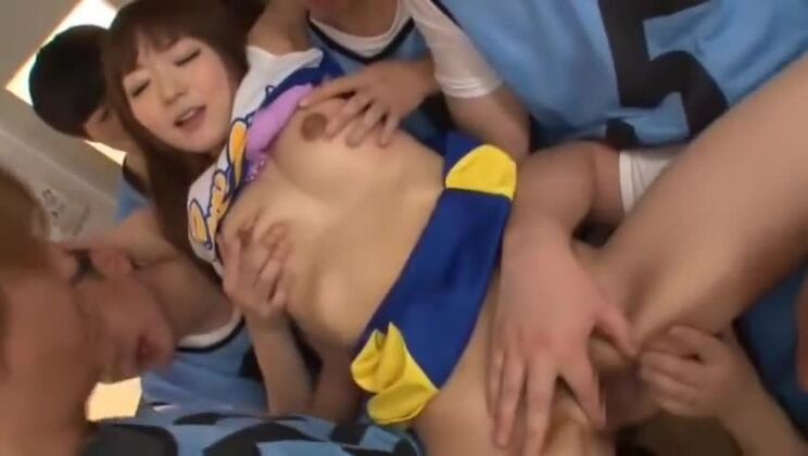 Elegante, vollbusige Japanerin