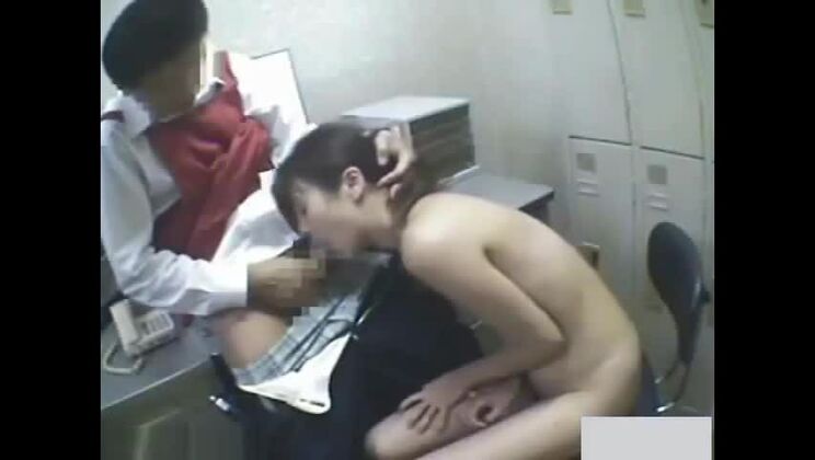 Elegante Japanerin in privatem Amateur-Sexvideo