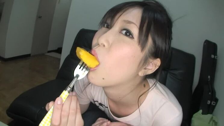 Verführerische orientalische Schlampe in heißem Amateurporno