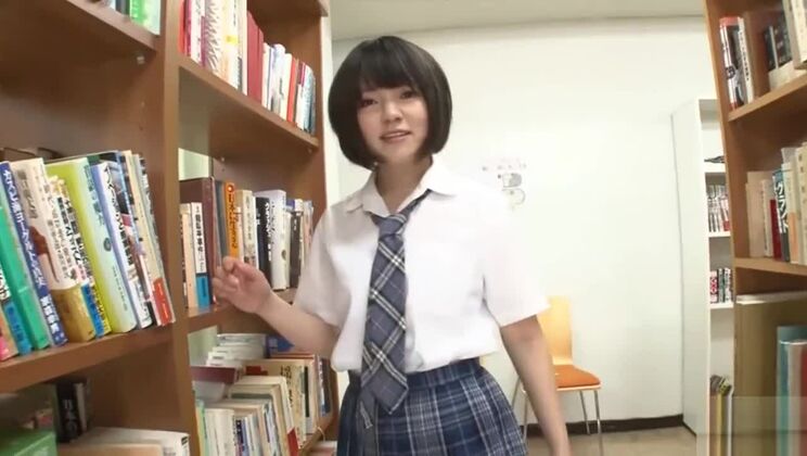 Unirdische asiatische Huzzy tritt in einem erstaunlichen Amateur-Sexvideo auf