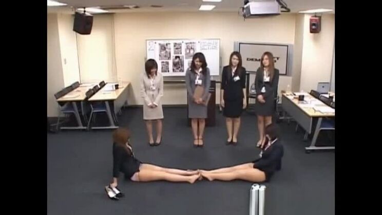 Wunderschöne japanische Hure in einem sehr heißen Hardcore-Video