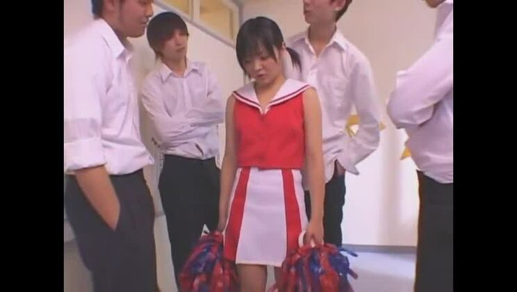 Der attraktive Asiate Miku Hoshino erfüllt Männerträume, indem er einen Gesichtsspritzer bekommt.