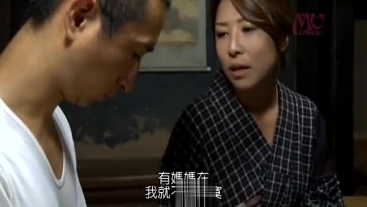 Atemberaubende Japanerin in einem Hardcore-Pornovideo