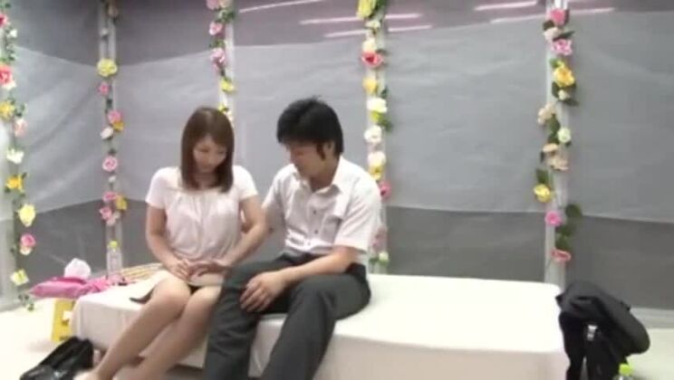 Japanische Luxus-Schlampe in einem echten selbstgedrehten Pornovideo