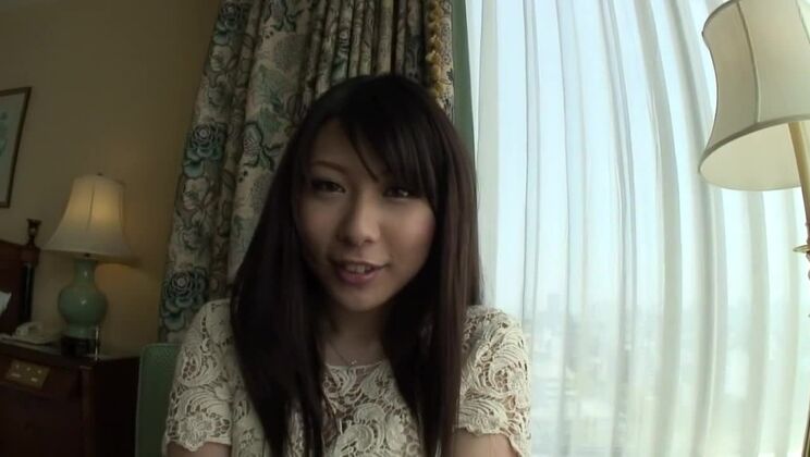 Hübsche, vollbusige orientalische Hure in einem echten Amateurpornovideo