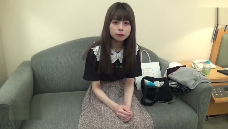 Hübsche Asiatin in wunderschönem Cosplay-Porn