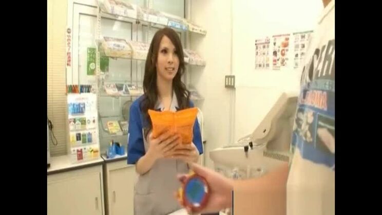 Göttliche japanische Schlampe wird hart gefickt