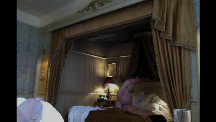 Hübsche, vollbusige japanische Hure in privatem Amateur-XXX-Video