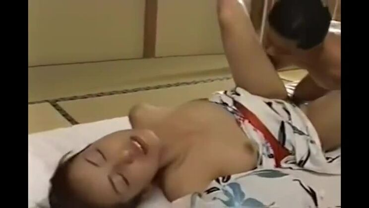 Reizende, üppige Asiatin