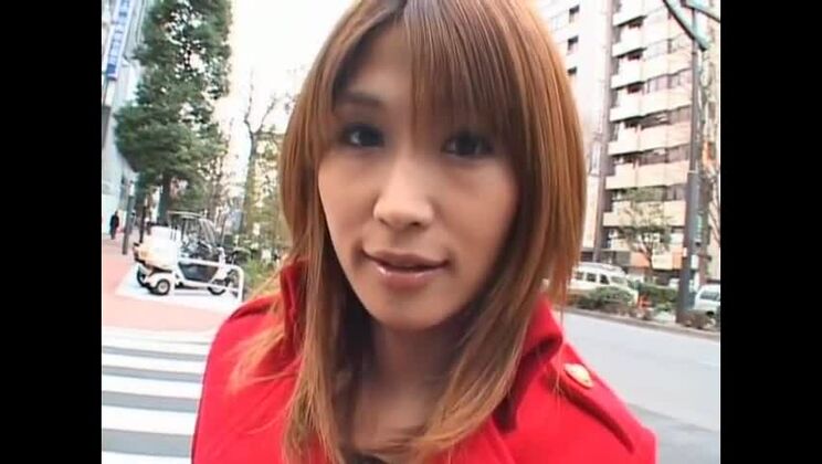 Schillernde, karottenfarbene asiatische Hure