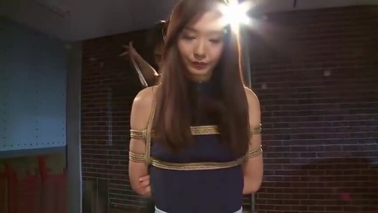 Hübsches japanisches Mädchen in einem wunderschönen Fetisch-Sexvideo