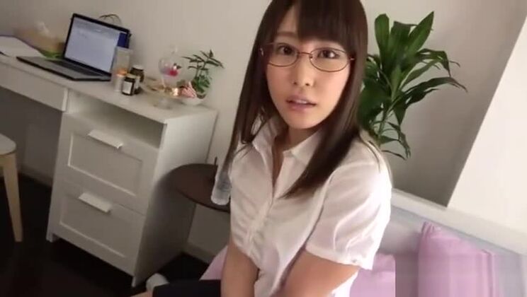 Verführerische, üppige japanische Schlampe