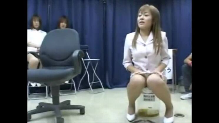 Reizende orientalische Hure mit fantastischem Piss-Sex-Video