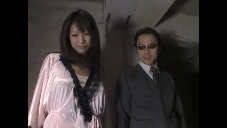 Himmlisch geile japanische Schlampe in einem perversen Fetisch-XXX-Video