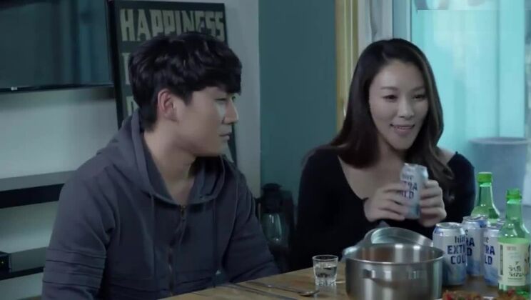 Verführerische asiatische Huzzy mit wunderschönem Fetisch-Sexvideo