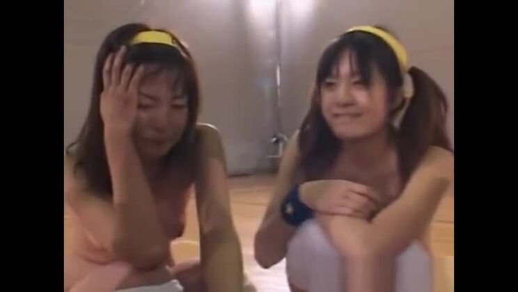 Göttliche orientalische Dame wird in einem Amateurpornovideo im Freien gefickt