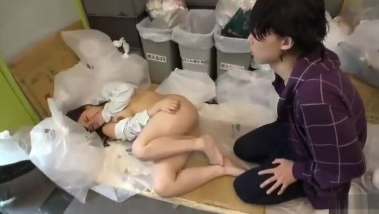 Wunderschöne, vollbusige Japanerin