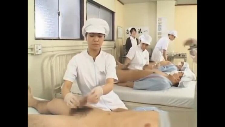 Süße, schwangere Japanerin wird hart gefickt