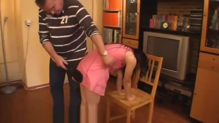 Verführung einer orientalischen Schlampe in einem Fetisch-Sexvideo