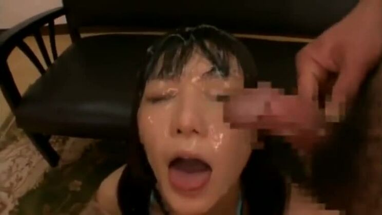 Wunderschöne japanische Schlampe in einem Fetisch-Pornovideo