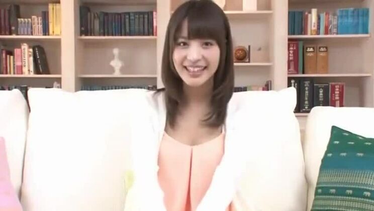 Saftige, flachbrüstige japanische Torte