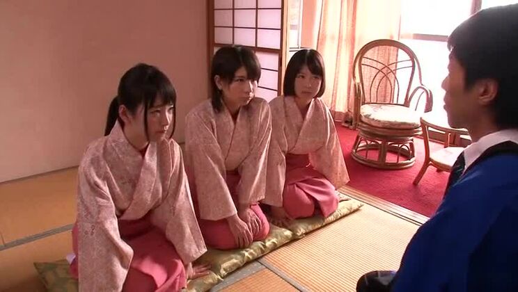 Verführerische Japanerin wird gefingert