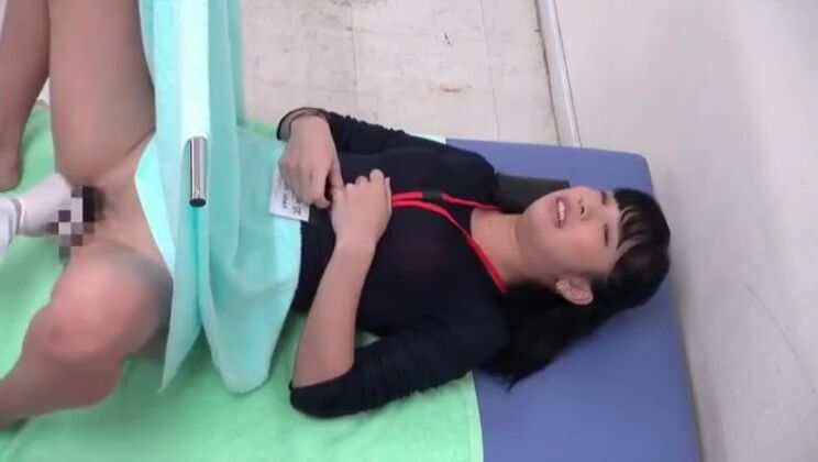 Reizende, vollbusige Asiatin