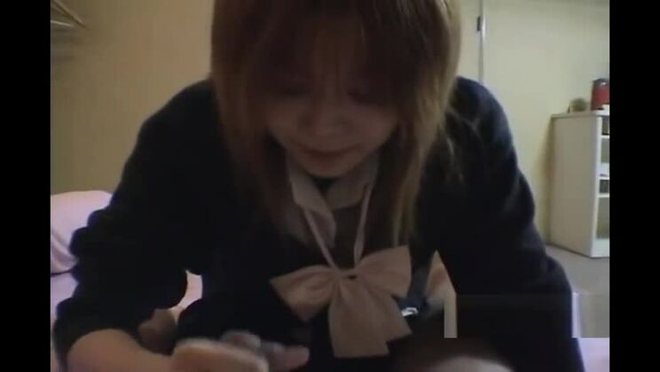 Reizende japanische Schlampe, die einen unglaublichen Amateurfick erlebt