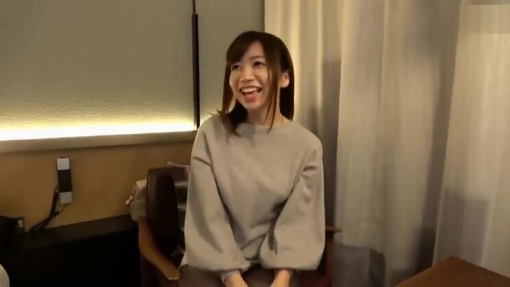 Verführerische, üppige japanische Hure