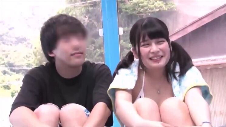 Atemberaubende, vollbusige Asiatin mit üppiger Oberweite