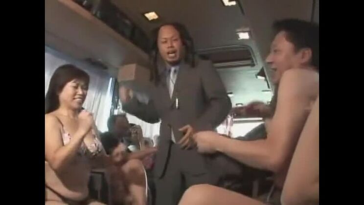 Strip-Pornovideo mit Chisato Shouda, Emiko Koike und Miki Kanzaki