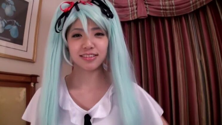 Freizügige, stoppelige japanische Schlampe